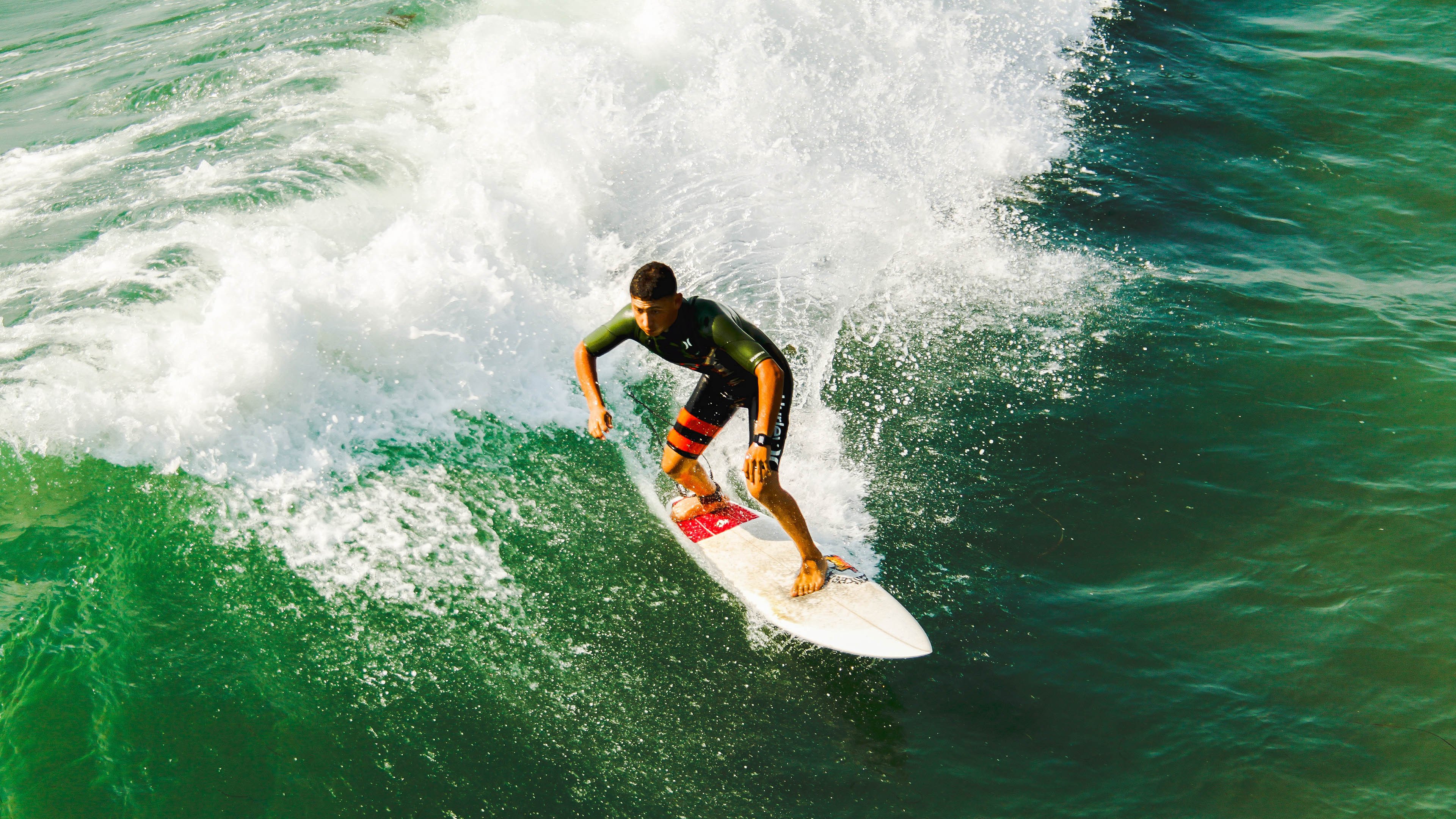 足球赛场焦点！荷兰队对阵意大利队，防守反击奏效，球队笑到最后